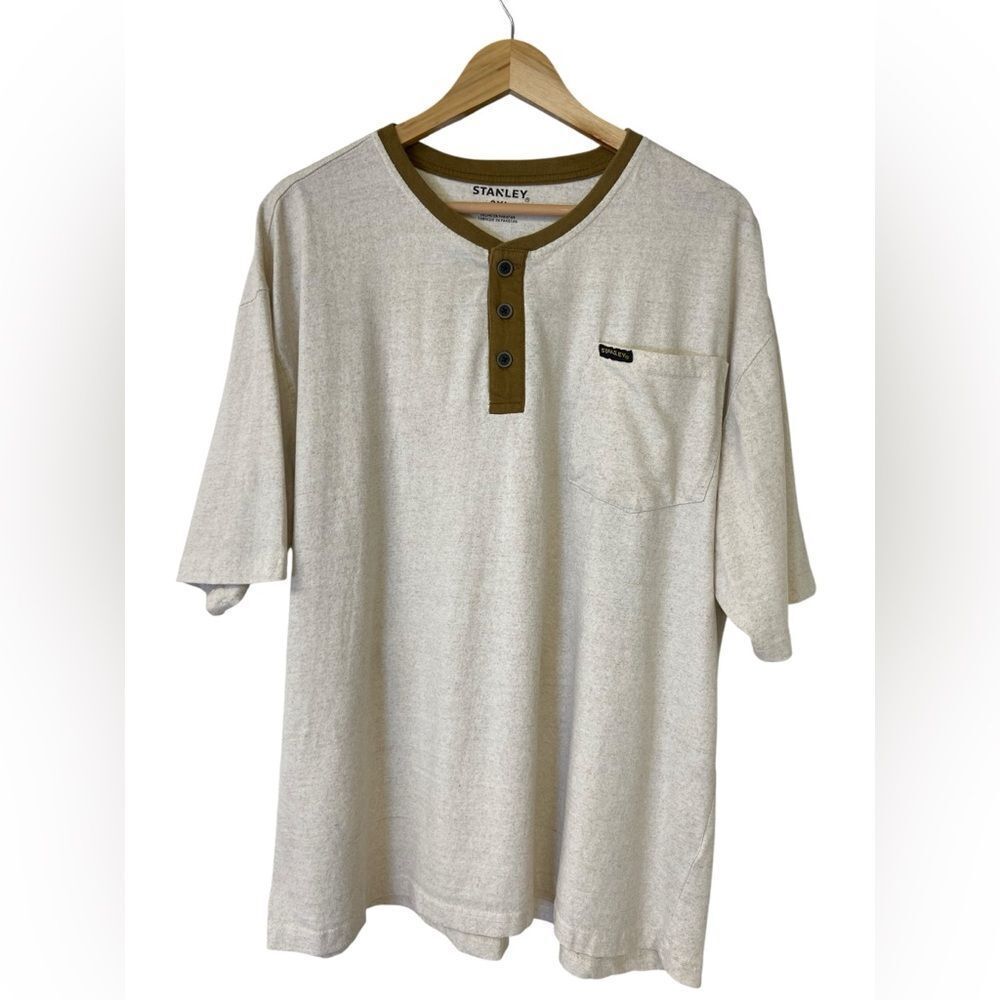 Men’s Stanley Tan and Brown Button Short Sleeve Henley Tee. Size 3XL